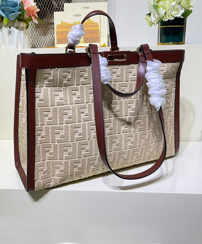 Fendi Peekaboo X Tote Bag 8BH374 Cream